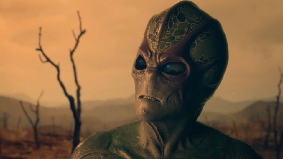 An alien appears a desert in Resident Alien Season 3.